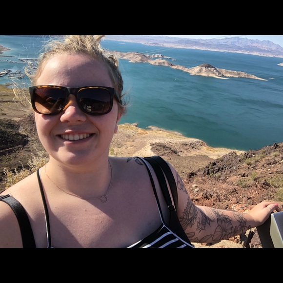 Meet your Posher, Caitlyn - Picture 2 of 2